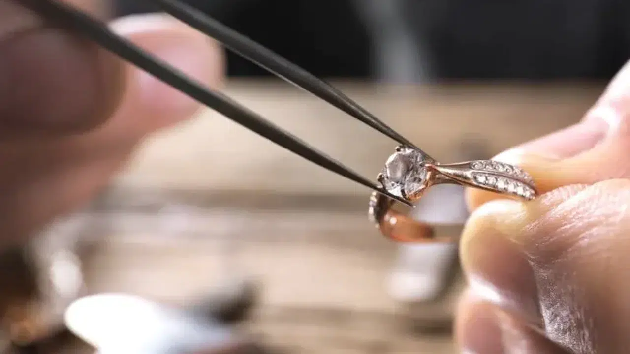 Mücevher alırken kafalar karışmasın: Doğal ve laboratuvar pırlantası arasındaki 7 fark!