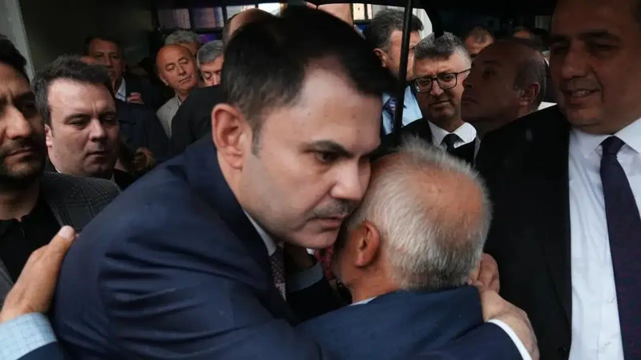 Şehit Mustafa'nın yarım kalan hayali tamamlandı! Babasının Bakan Kurum'a sarıldığı o anlar herkesi ağlattı