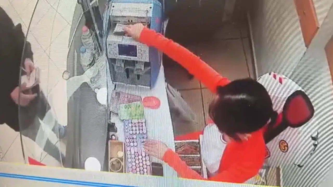 Bir anlık dalgınlık, bin pişmanlık! Eskişehir döviz bürosunda 400 euro bozdurdu, servetle çıktı!