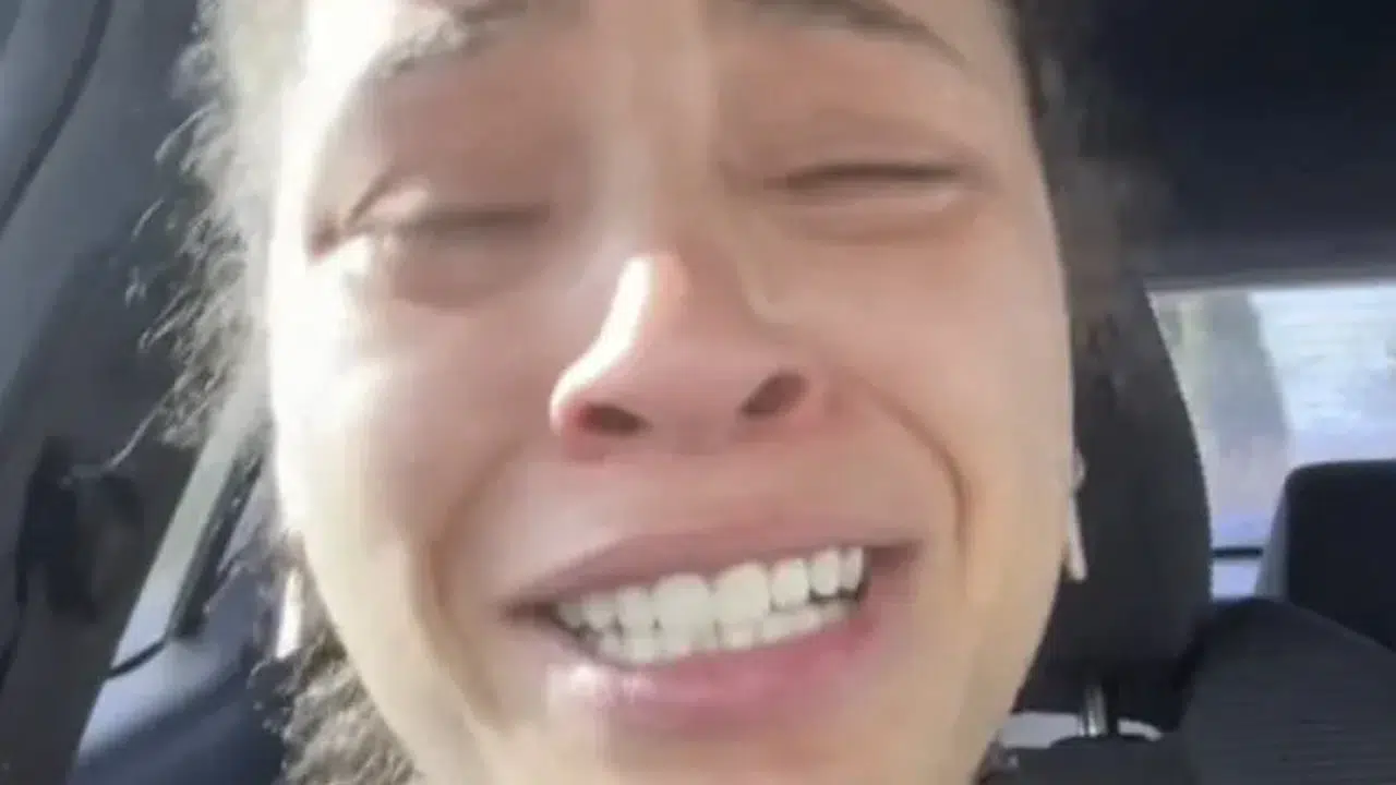 Savaşın gölgesinde hayat pahalılığı isyanı: Amerikalı kadının gözyaşları dünyayı salladı!