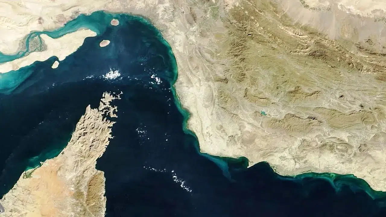 İran’dan Hürmüz Boğazı Kararı: Geçiş Ücreti ve Sertifika Zorunluluğu