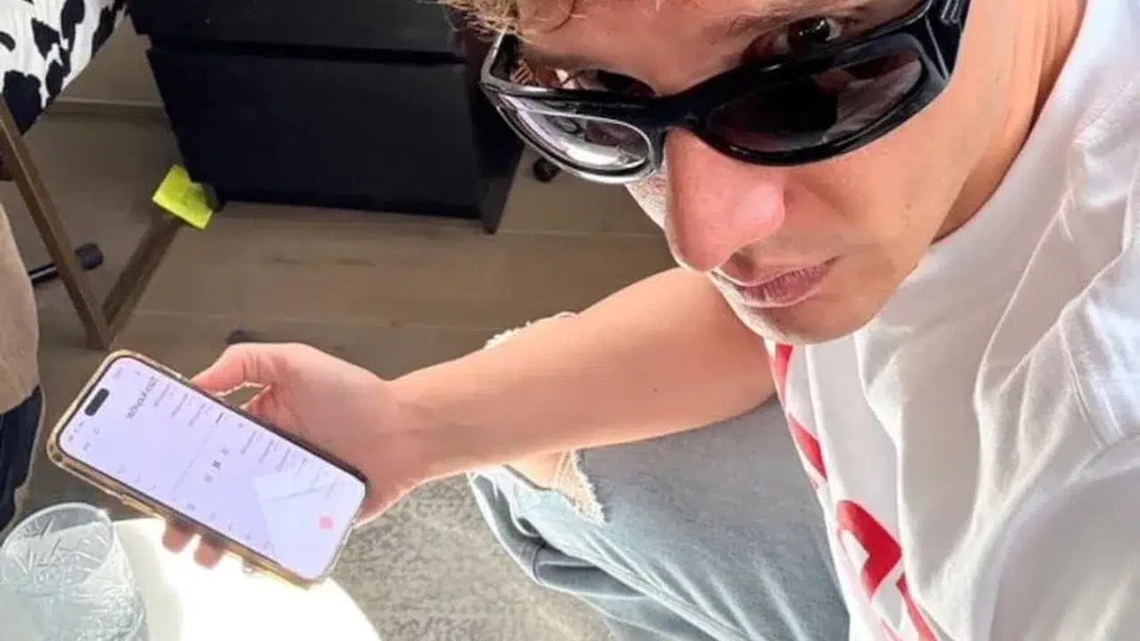 Saçlarını sarıya boyattı, sosyal medya yıkıldı! Edis’ten hayranlarına: 'Nolur alışın!'