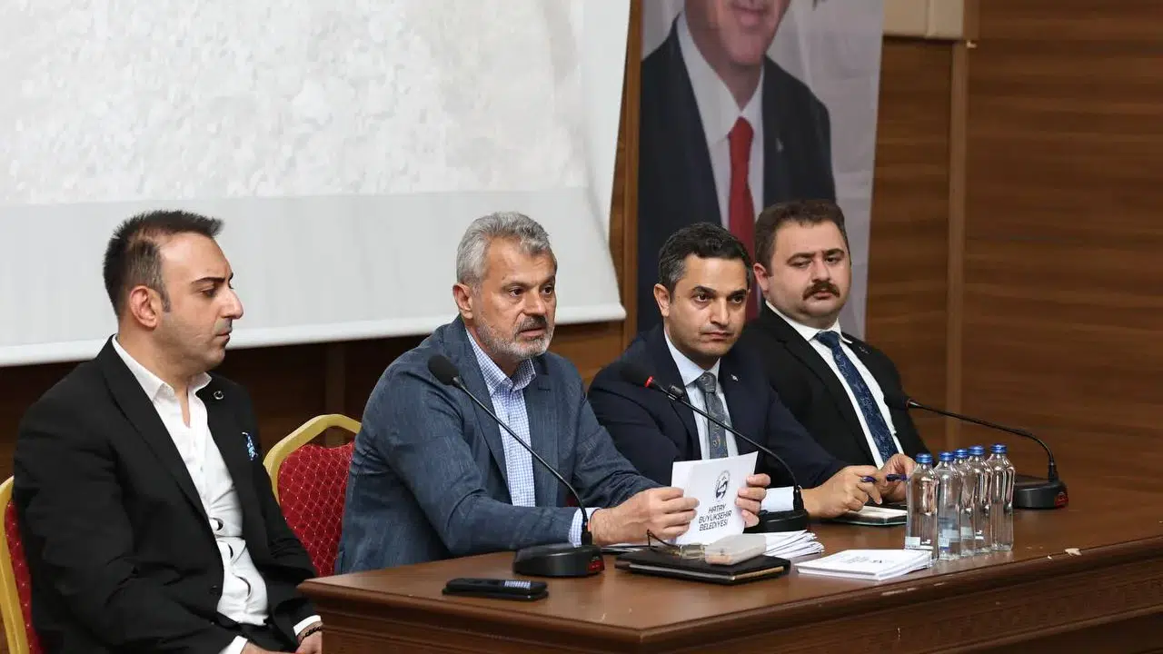 Hatay Büyükşehir Belediye Başkanı Öntürk Defne ilçesindeki yeni yatırımları ve altyapı projelerini açıkladı!