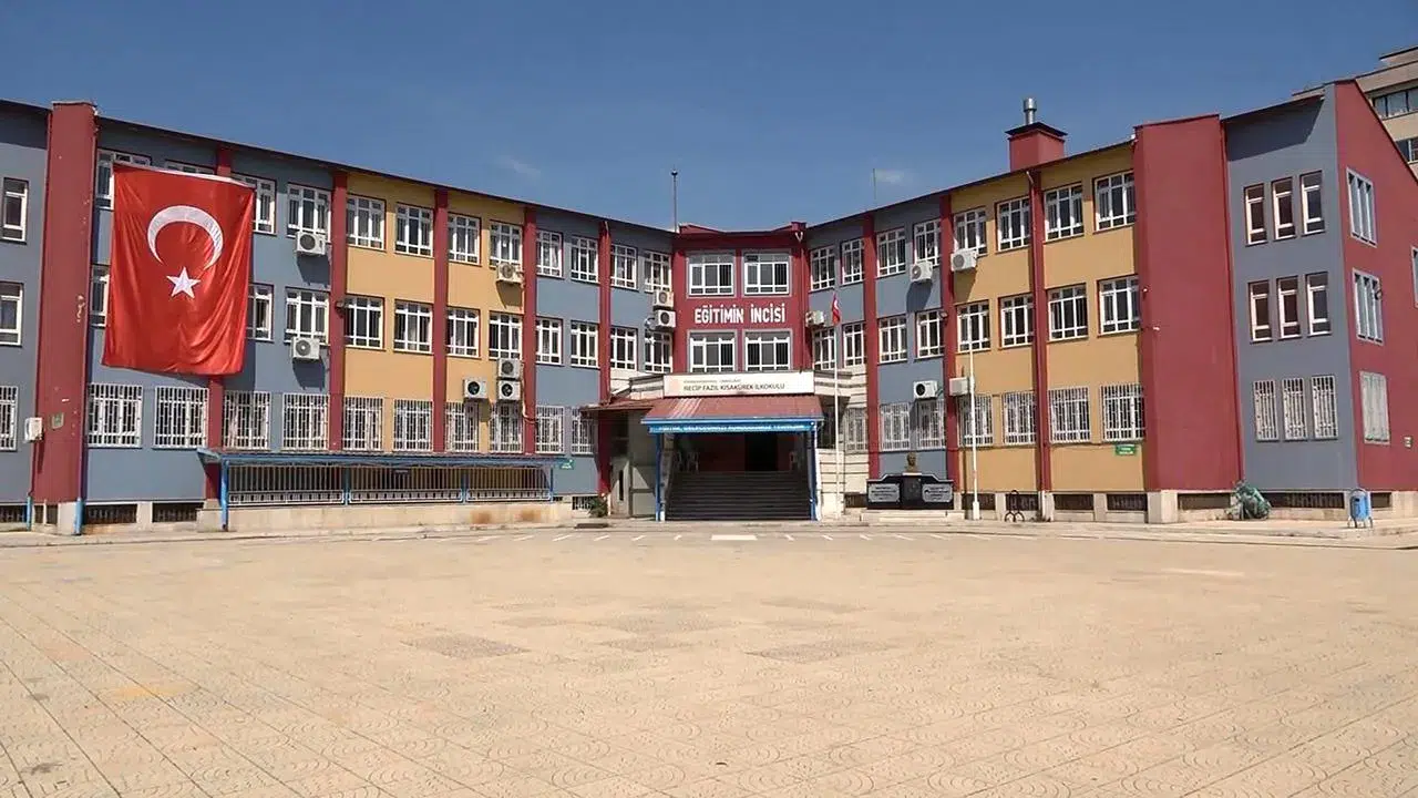 O acı olaydan sonra ilk yasak geldi: Elazığ'da okul bahçesine girişler kapatıldı!