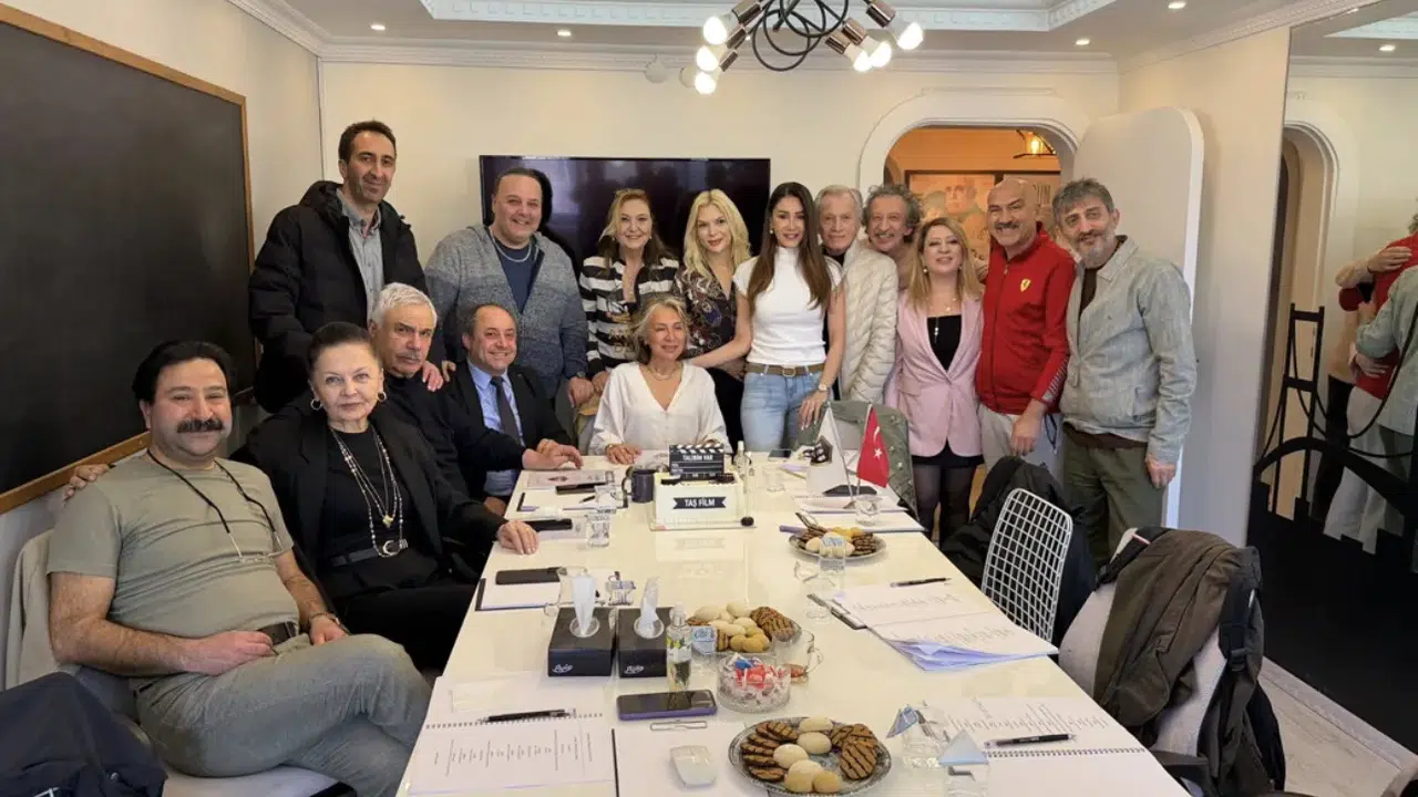 Talibim Var setine doğum günü sürprizi: Okuma provasında çifte kutlama