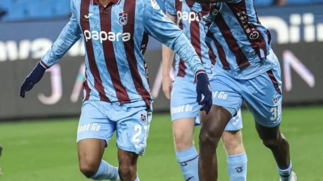 Beşiktaş’ın rekoru tarihe karıştı! Trabzonspor 'kafasını kullanarak' zirveye çıktı