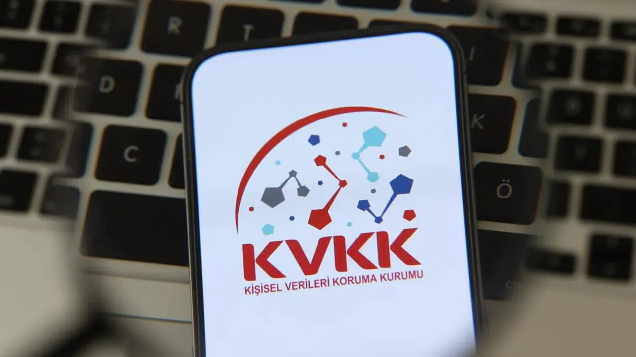 Kişisel verilerde 'kırmızı çizgi' zamanı: Paylaşırken ölçülü, kullanırken dikkatli olun!