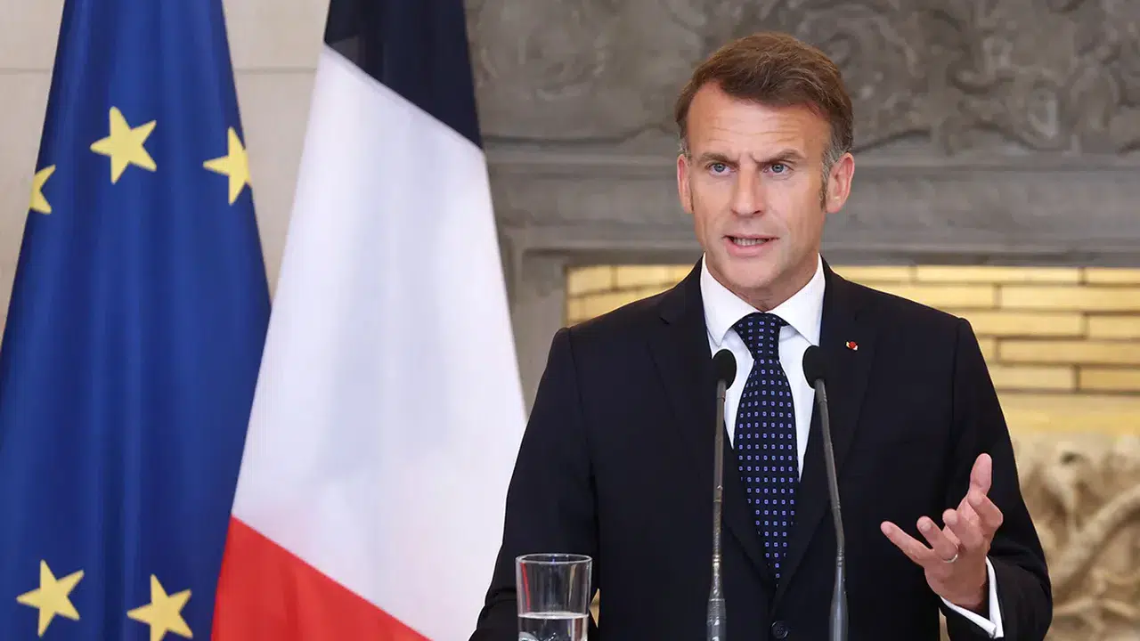 Macron Ege'de ateşle oynuyor! Atina'da Türkiye'ye üstü kapalı savaş mesajı