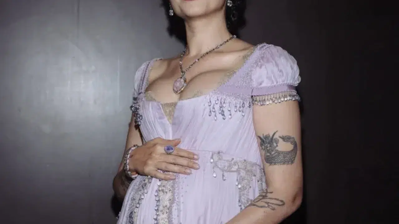 Melike Şahin’in sırrı çıktı! Güzel şarkıcı hamile olduğunu böyle duyurdu: İşte o pozlar