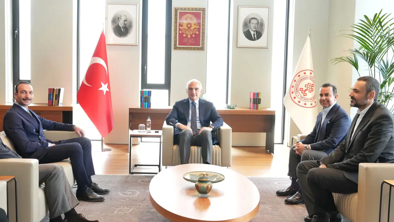 Bakan Ersoy’dan Görkem Sevindik’e tam destek: Tehdit söylemlerine AKM’de sert yanıt!