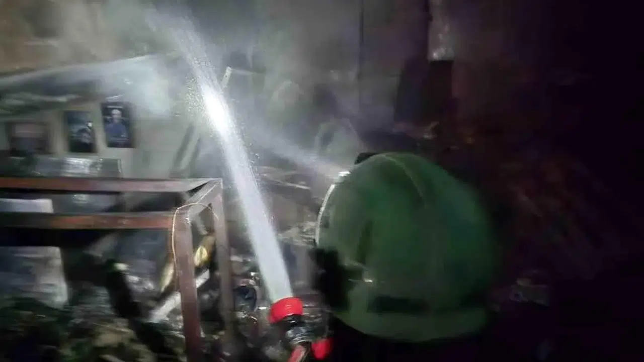 Diyarbakır Silvan'da sanayi sitesinde korkutan yangın: İş yeri küle döndü