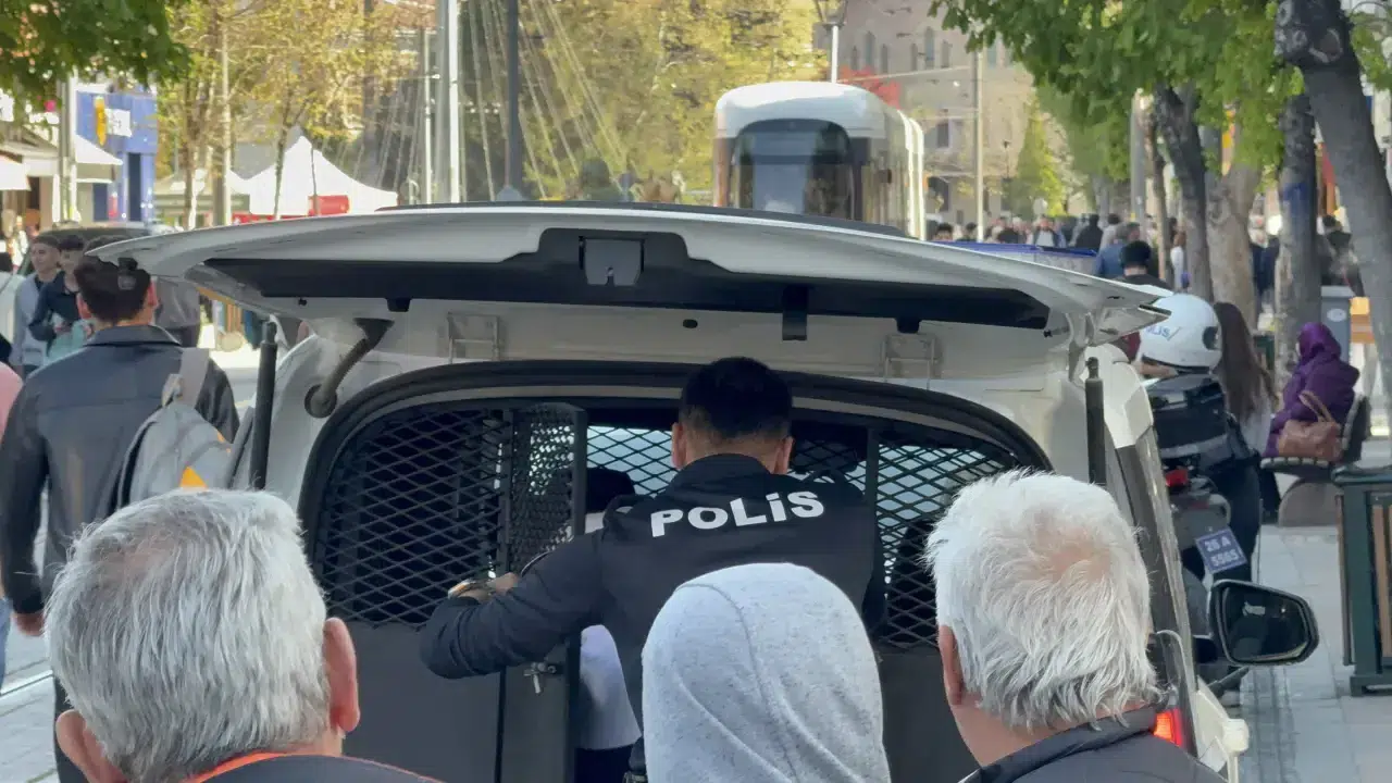 Eskişehir’de dehşet: 14 yaşındaki çocuk 70 yaşındaki adamı komalık etti!