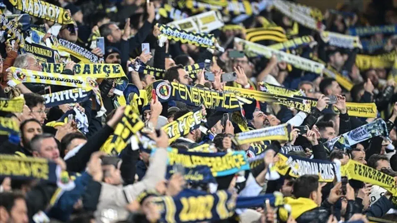 Fenerbahçe'den gençlere müjde! Başakşehir maçında 18 yaş altına biletler bedava