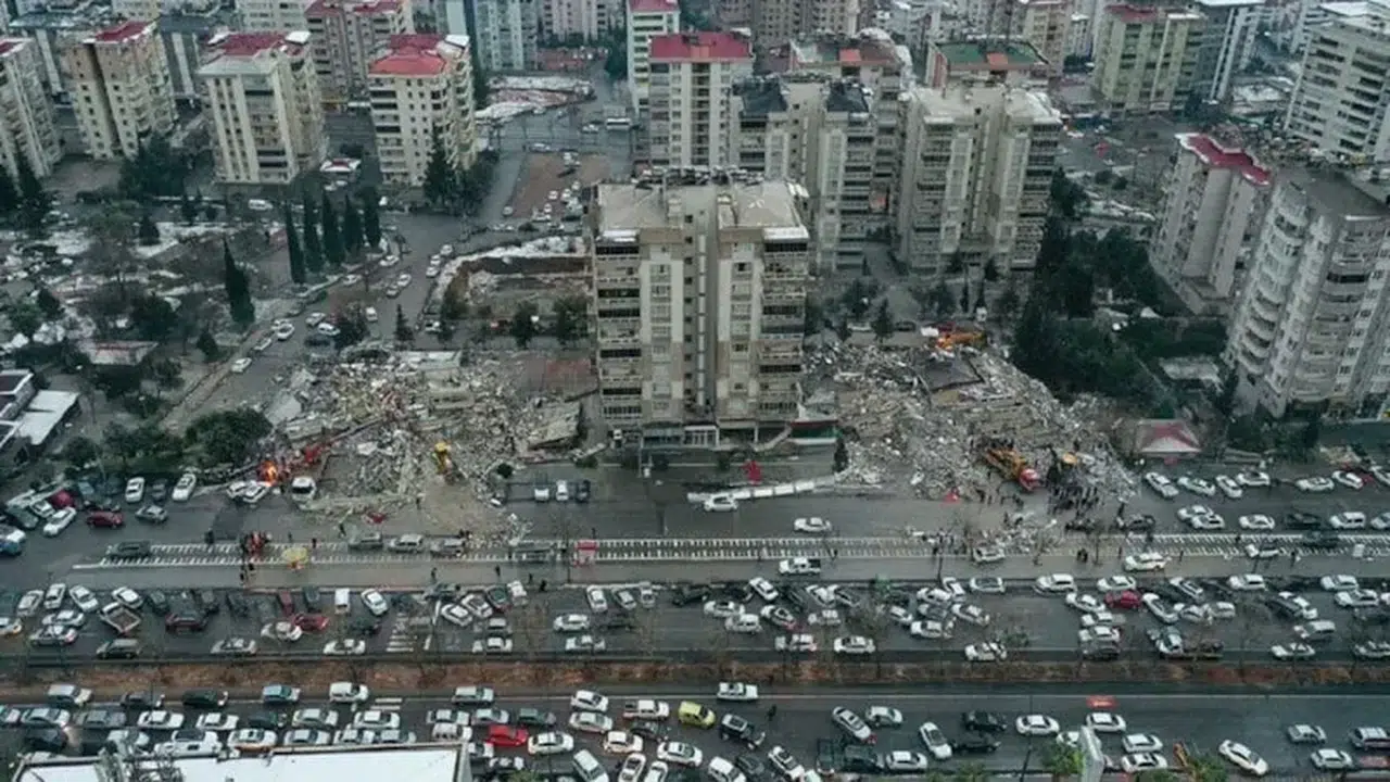 115 canın katili 'müteahhit değilim' dedi, serbest kaldı! Penta Park davasında tahliye