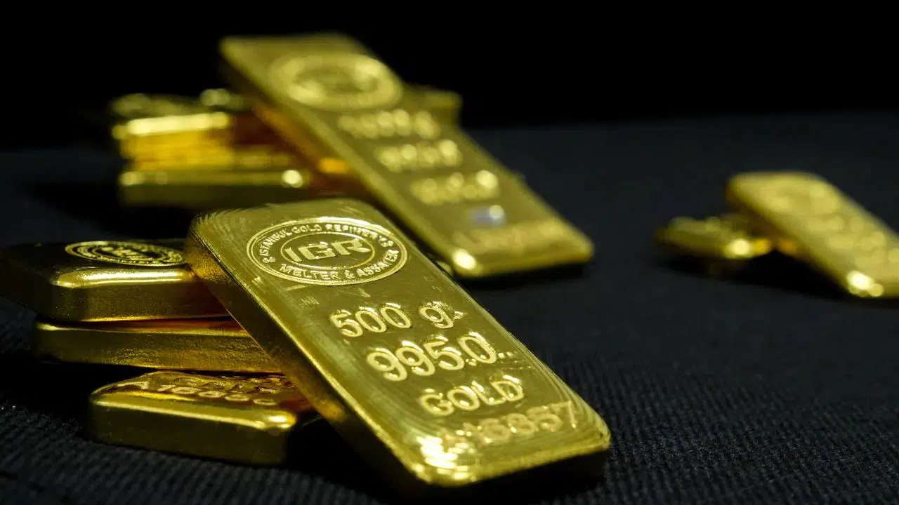 Altın fiyatlarında beklenen gün geldi: Gram altın rotayı yukarı kırdı!