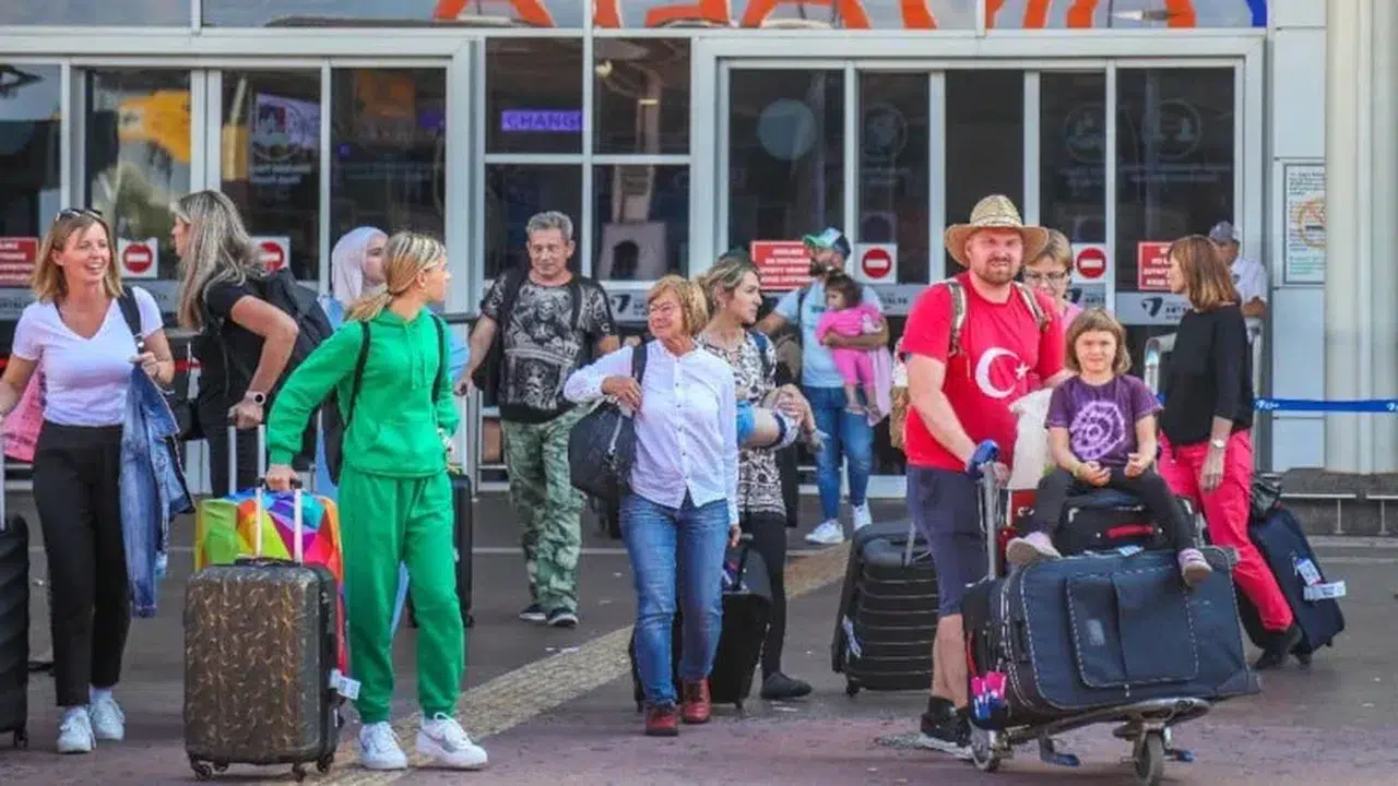 Transfer yolcu ve gurbetçi etkisi: Türkiye turizmde kışı bahara çevirdi!