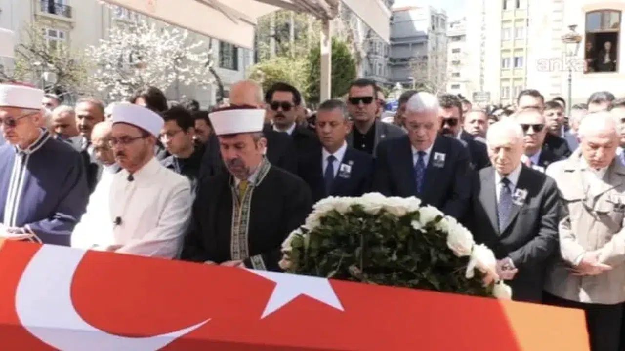 Bir devir kapandı! Meclis eski başkanı Cindoruk son yolculuğuna uğurlandı