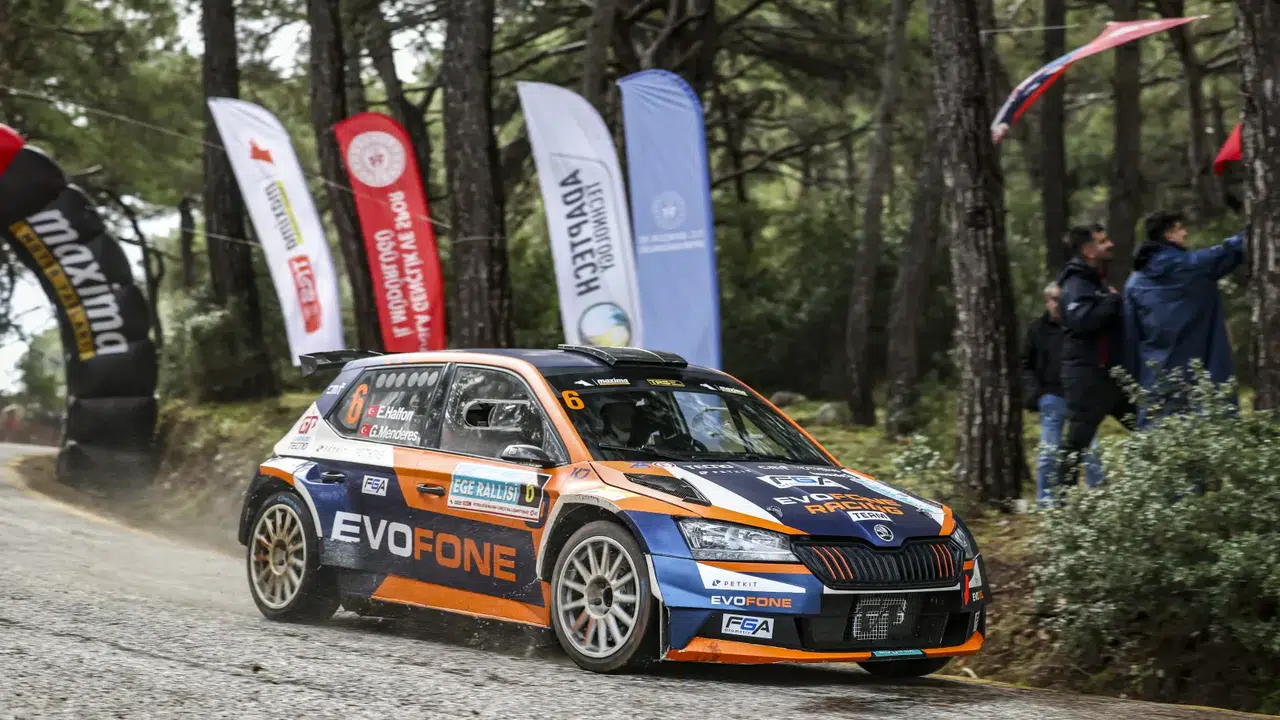 Çamurun içinden zirveye! Marmaris Ege Rallisi'nde inanılmaz final!