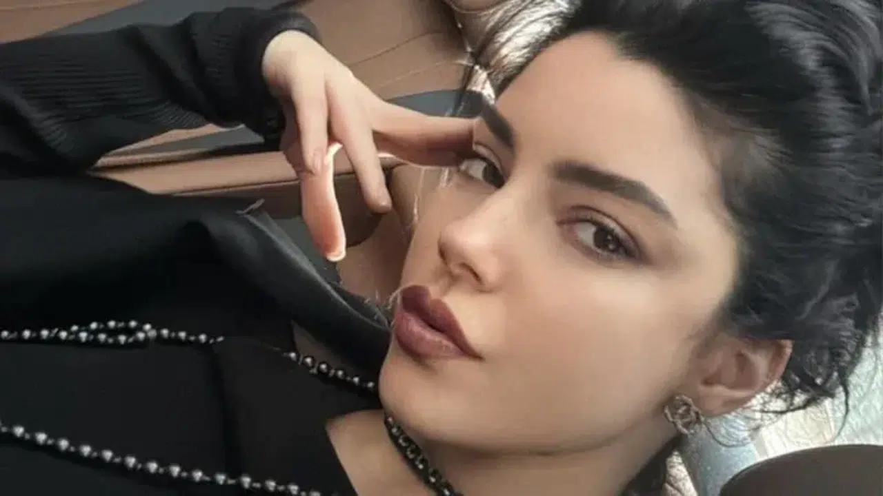 Filtre mi, evrim mi? Merve Boluğur’un son karesi takipçilerini ikiye böldü!