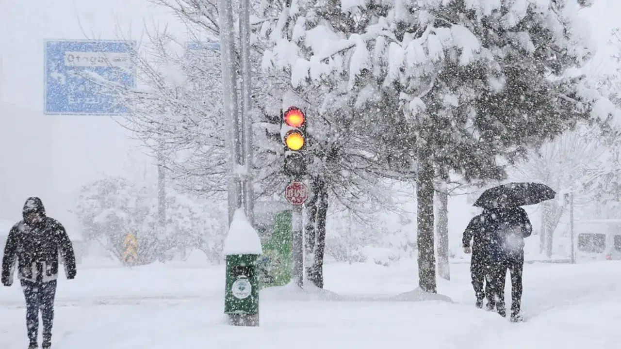 14 Nisan Ağrı’da okullar tatil mi, kar yağışı devam edecek mi, Valilik karar verdi mi, sabah risk var mı?
