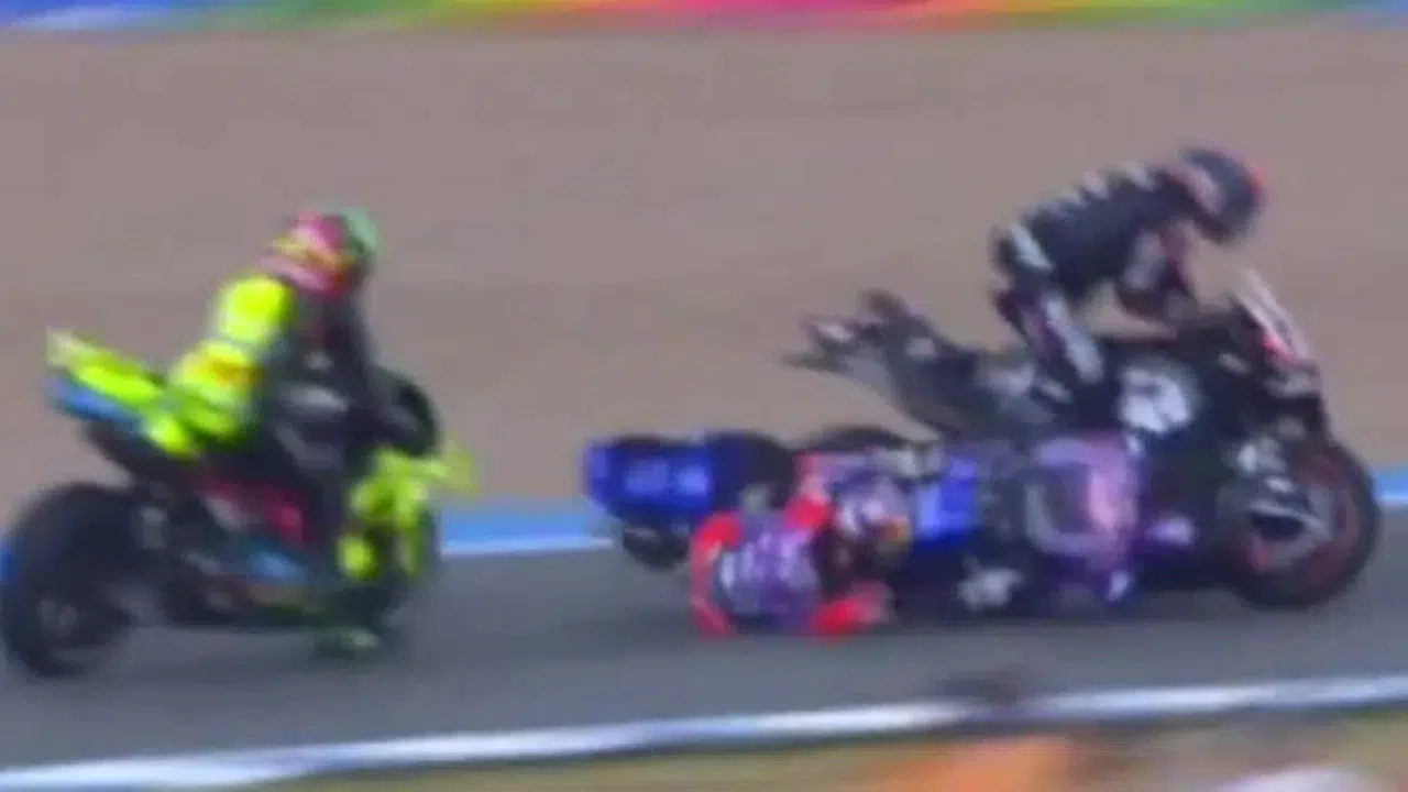 Toprak Razgatlıoğlu’ndan kötü haber: Sprint yarışında talihsiz veda!