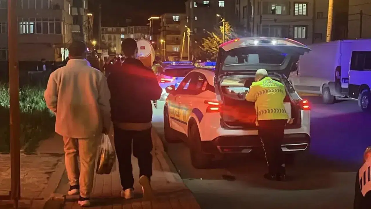 Tekirdağ'da trafik dehşeti: Toplu taşıma aracı önce otomobille çarpıştı, sonra tankere girdi!