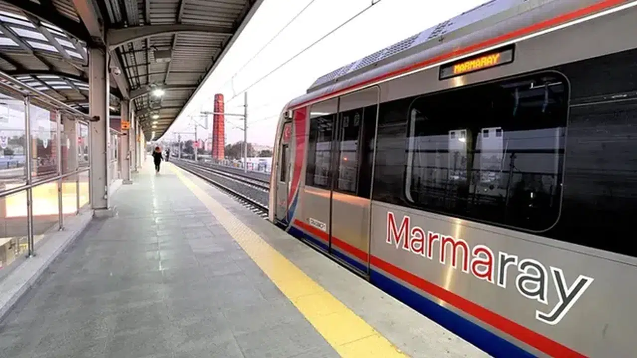 Marmaray Göztepe istasyonunda hareketli dakikalar: Peronlar boşaltıldı!