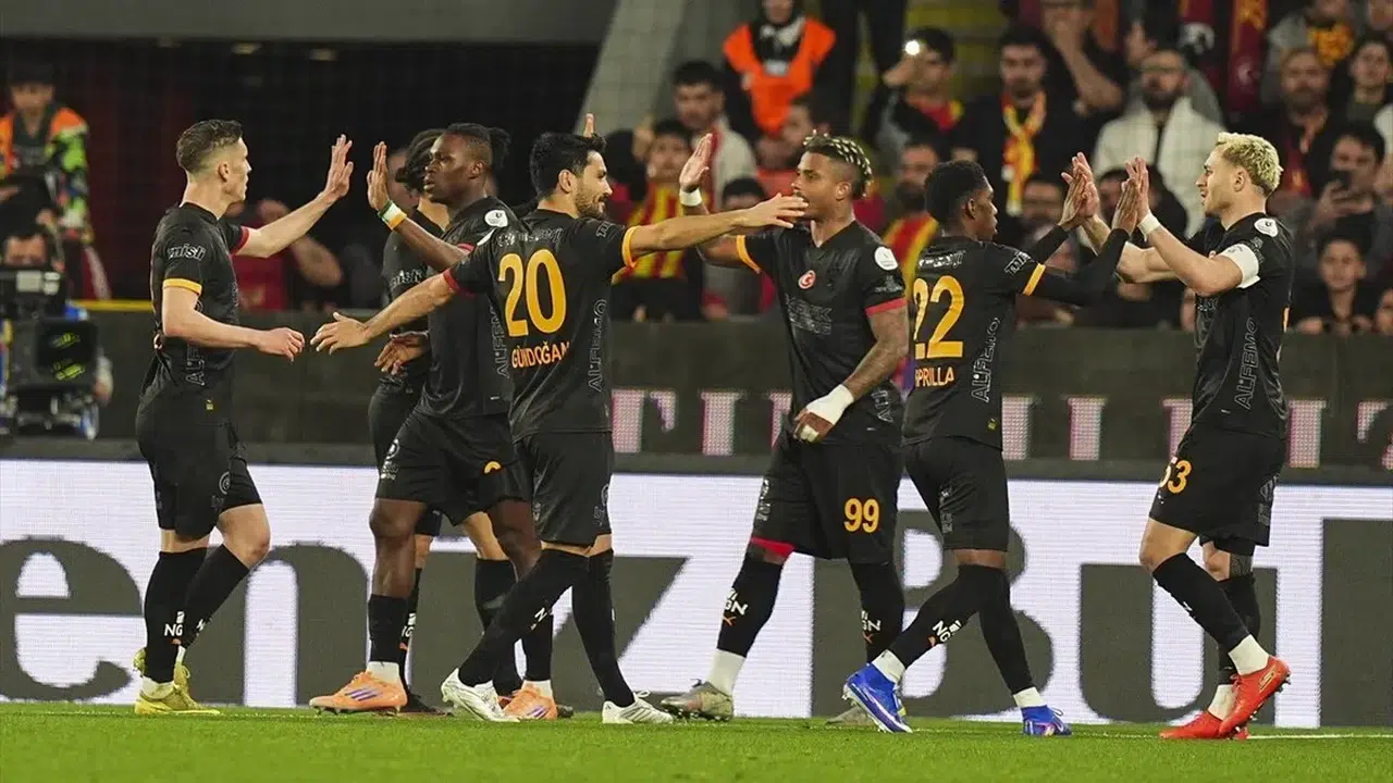 'Aslan' zirveye pençe attı! İşte Göztepe-Galatasaray maçının tüm detayları...