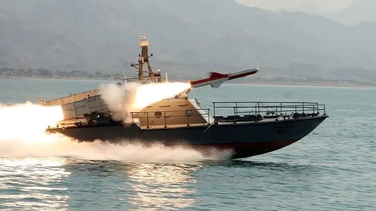 Hürmüz’de ateşkes kağıt üstünde kaldı: İran botundan konteyner gemisine pusu!