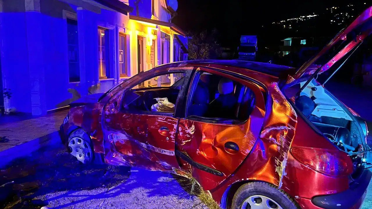 Bir aile yok oluyordu! Kontrolden çıkan otomobil eve girdi 4’ü çocuk 9 yaralı...