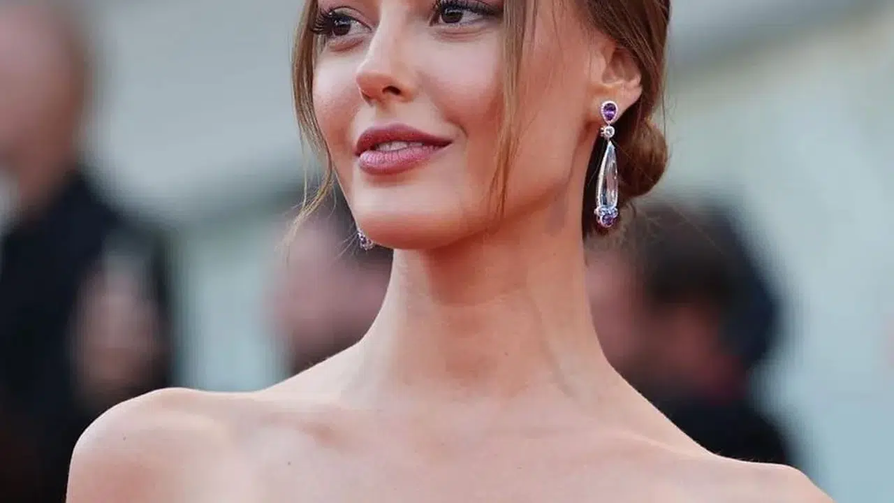 Dilan Çiçek Deniz Paris'i fethetti! Numéro'nun ilk sayısındaki tek Türk oyuncu olarak tarihe geçti