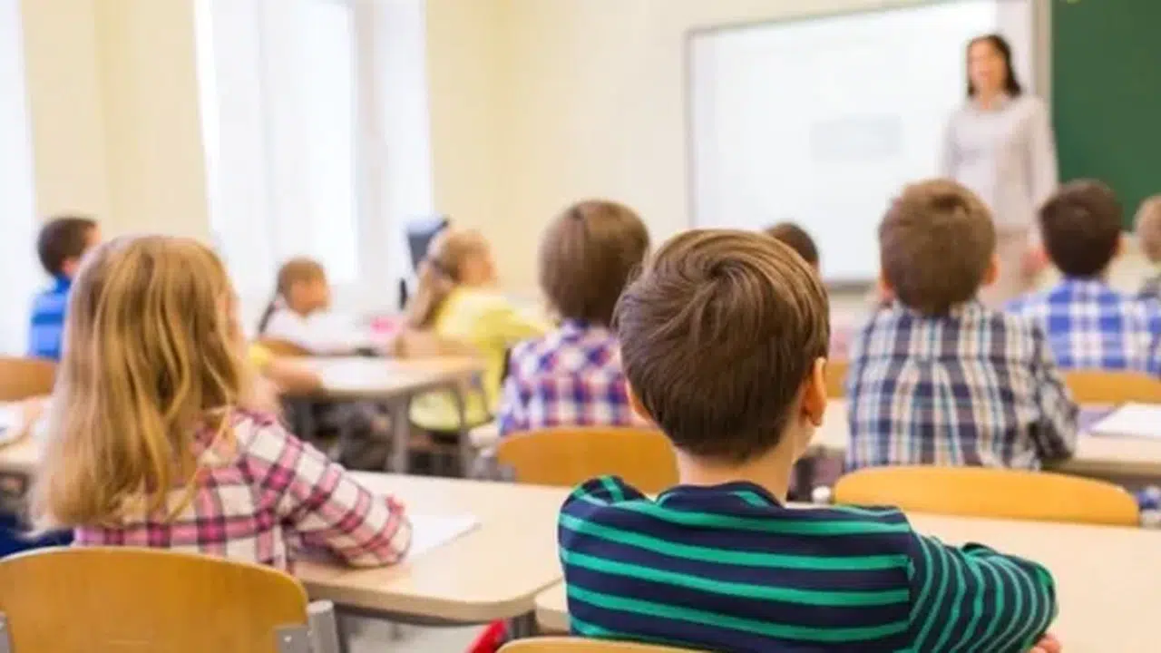 1 Mayıs cuma okul var mı, resmi tatil mi, MEB açıkladı mı, 3 gün tatil kesin mi?