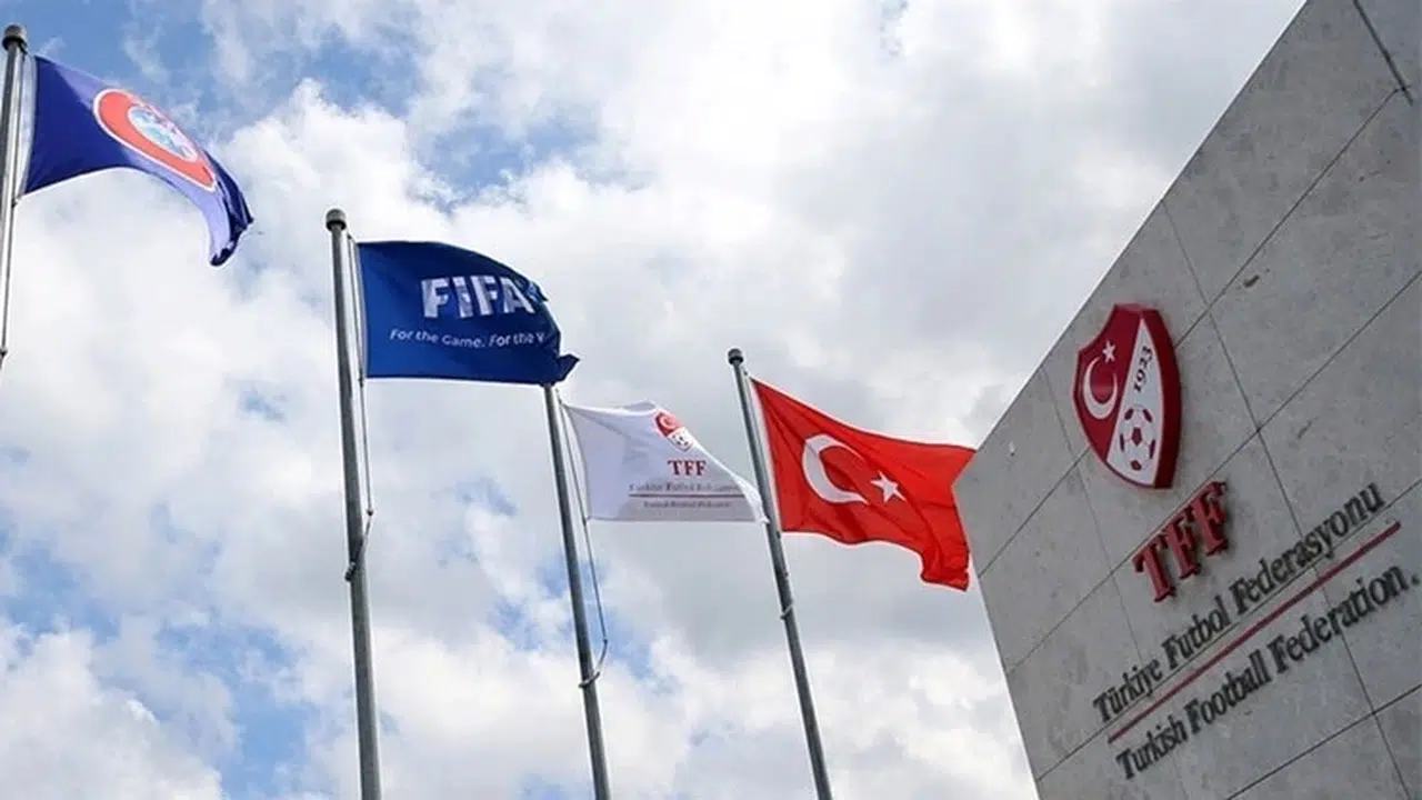 TFF ve FIFA el ele verdi: Türk gençliği için 1000 saha hedefinde kritik durak