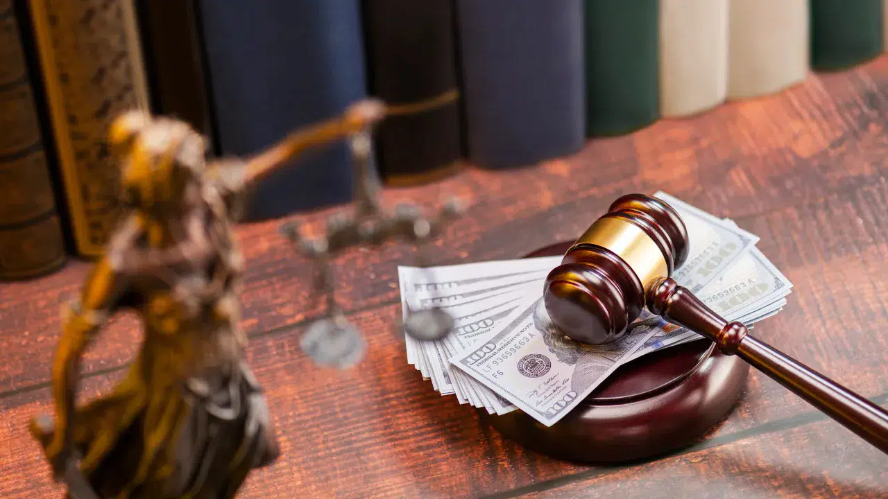 İhbar tazminatı nedir, şartları neler, işten çıkarılan işçi kaç günlük tazminat alır, kimler hak kazanamaz?