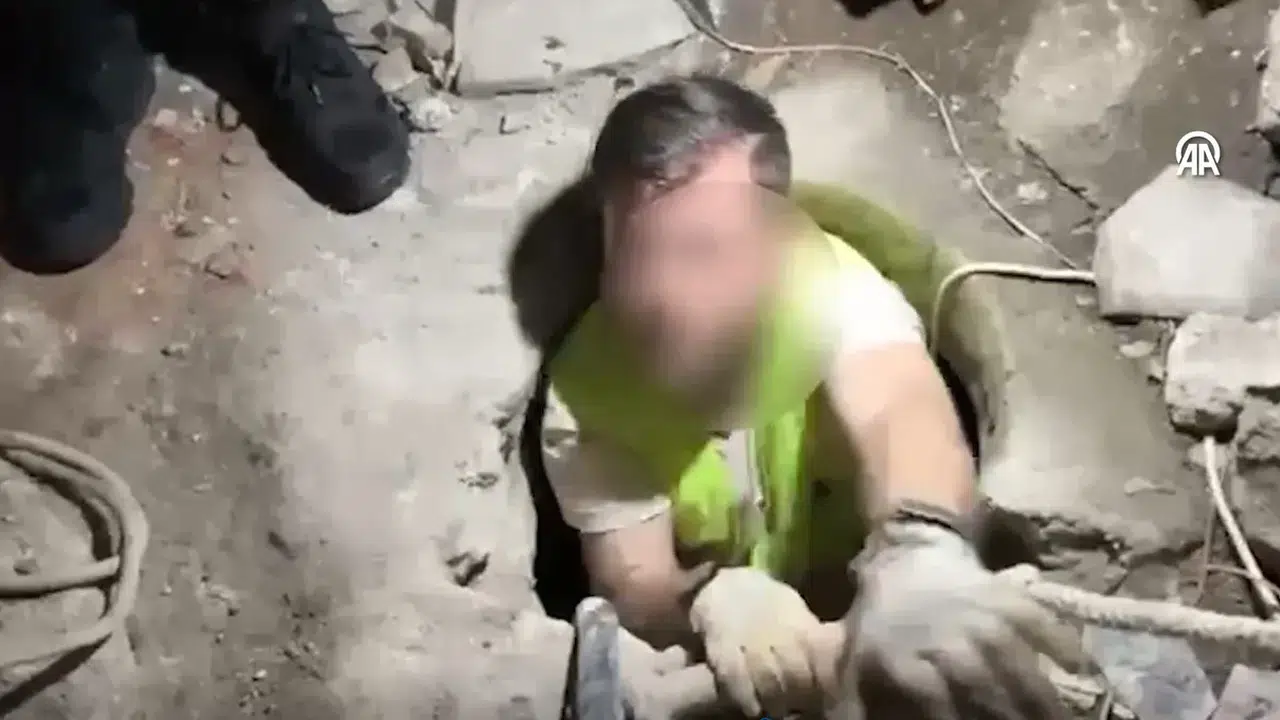 Fatih'te hazine hayali 5,5 metrede bitti: Defineciler suçüstü yakalandı!