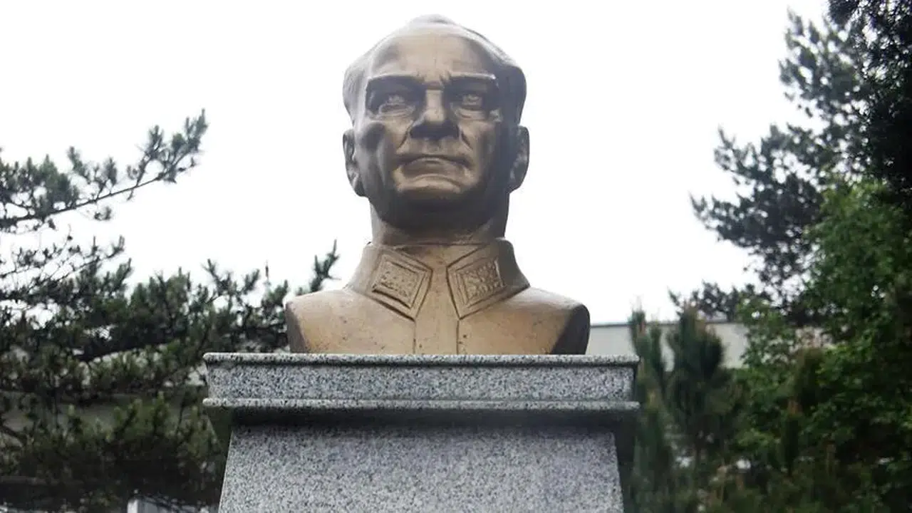 İzmir’de okulda  tören  krizi: Öğrencinin sözleri tutanaklara böyle geçti