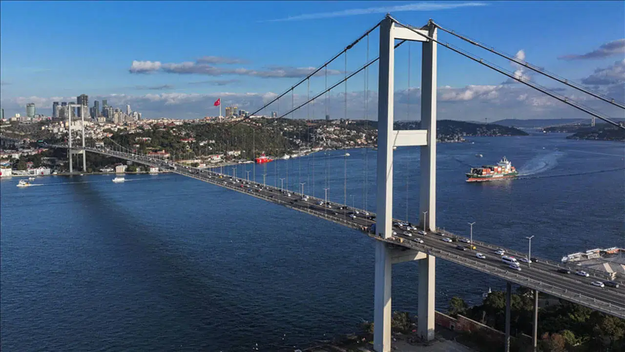 Köprü ve otoyol ücretlerine zam yapılacak mı? Bakan Abdulkadir Uraloğlu jet yakıtı ve uçak krizine dair konuştu!