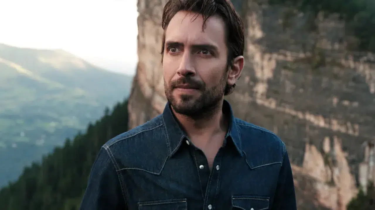 Taşacak Bu Deniz'in Koçari'si Ulaş Tuna Astepe kaç yaşında, boyu kaç, aslen nereli, eğitimi ne?