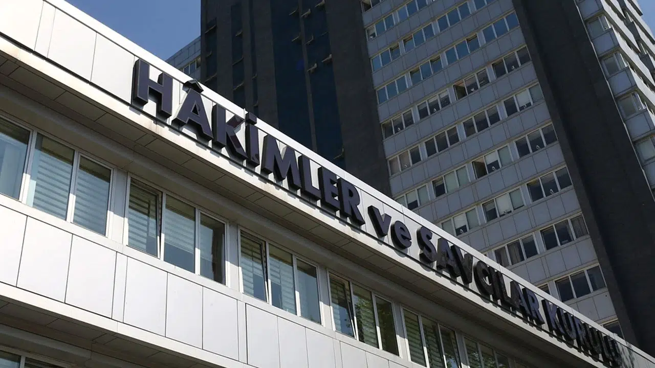 HSK kararnamesiyle 34 hakim ve savcının görev yeri değişti