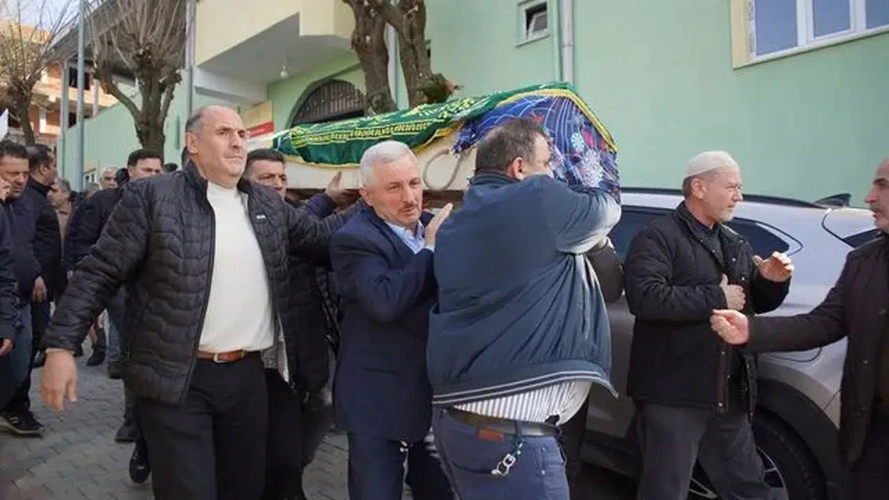 Jet Fadıl’ın annesi kimdir, ölüm nedeni, kaç yaşında, cenaze nerede ve ne zaman, Fadıl Akgündüz katıldı mı?