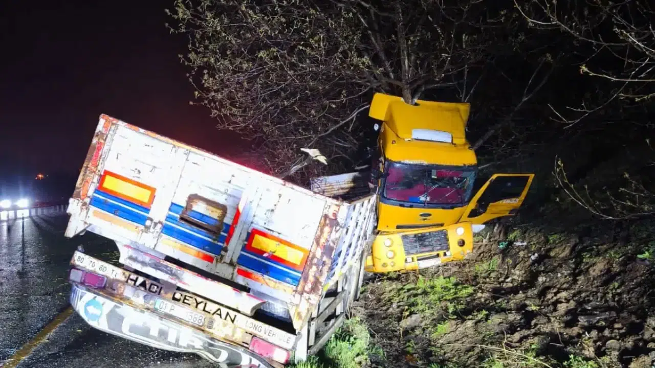 Elazığ'da kaza yapan tırı taşıyan çekici de kaza yaptı