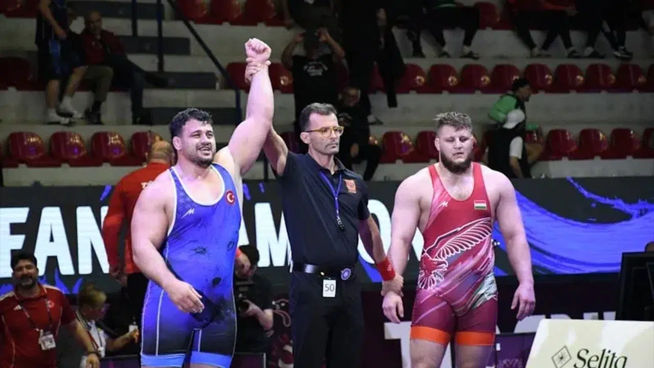 Minderde skandal! Belaruslu rakibi tokat attı, Rıza Kayaalp cevabını şampiyonlukla verdi