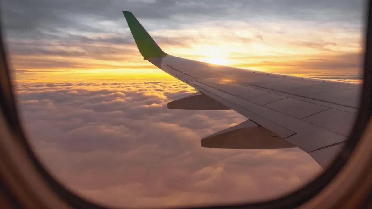 Uçuşta telefon şarj edenlere kötü haber: SHGM yeni direktifi yayımladı!