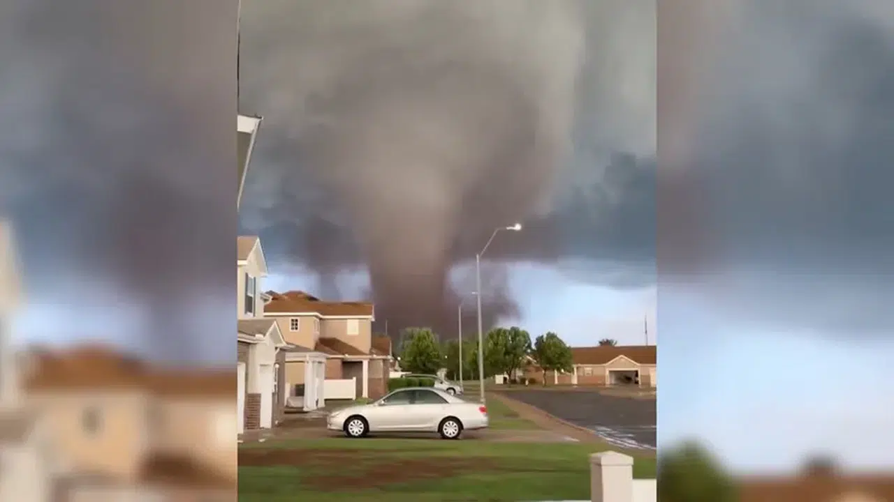 Kıyameti yaşadılar! Oklahoma'da dev hortum her şeyi yuttu: İşte ilk görüntüler!