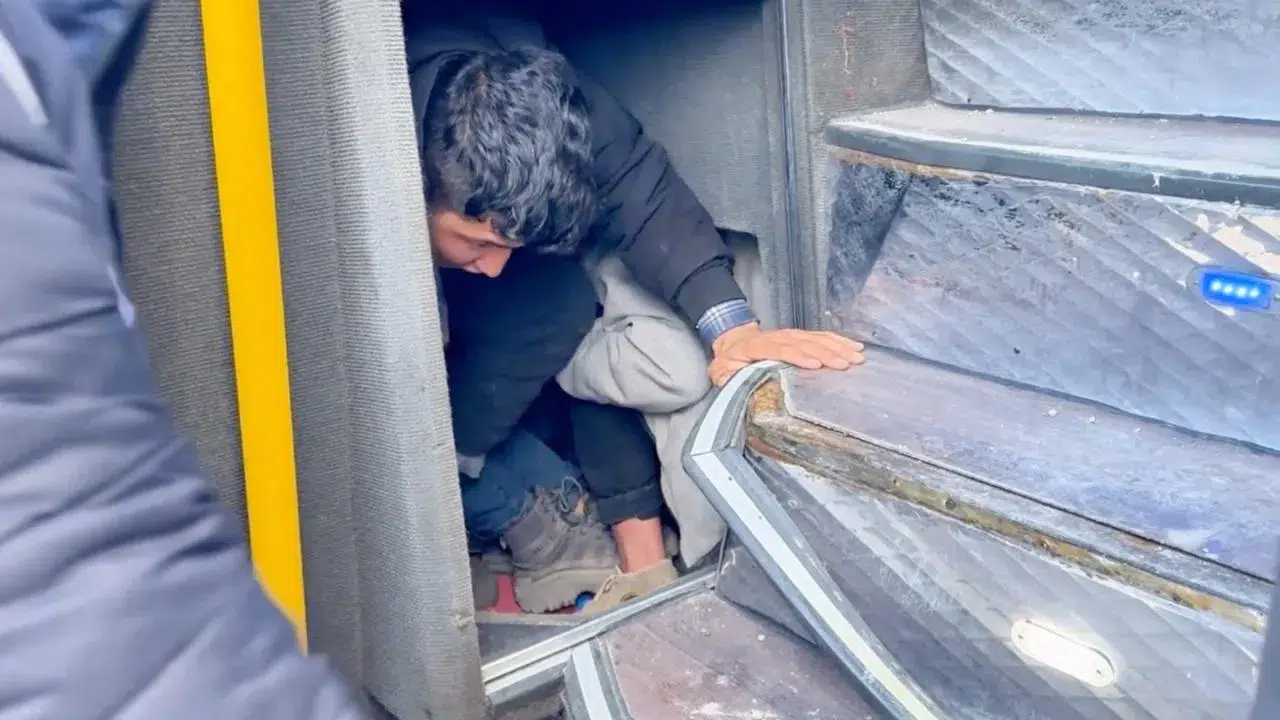 Yozgat'ta akılalmaz görüntüler: Boş otobüsün bagajından insan çıktı!