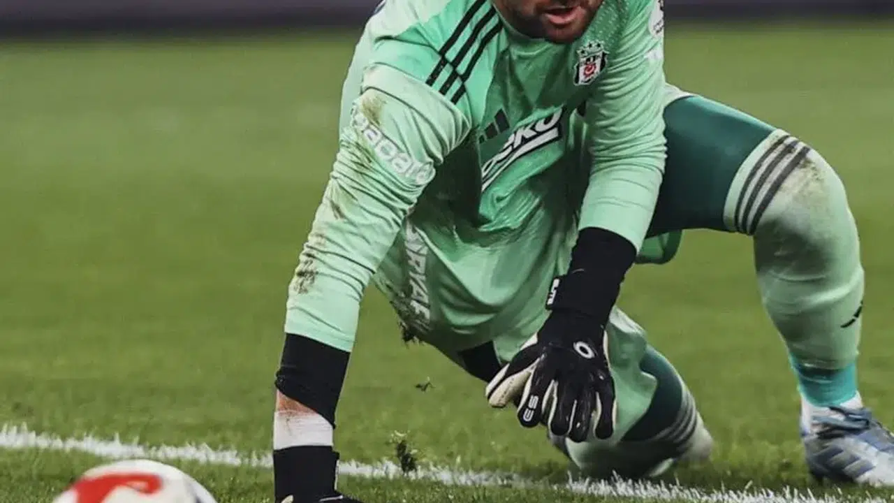 Ersin yolcu mu? Beşiktaş'ta sözleşme görüşmeleri tıkandı, kaleci arayışı başladı!