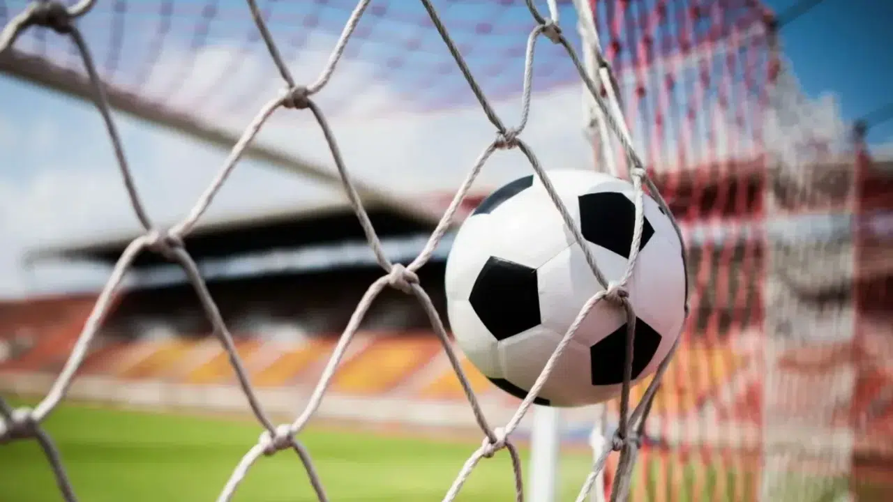 11 Nisan Cumartesi maçları neler? Süper Lig ve Avrupa maçları hangi kanalda, Fenerbahçe ve Trabzonspor maçı saat kaçta?