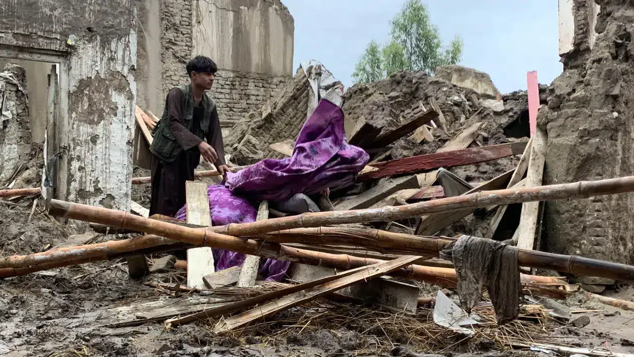 Afganistan'da can pazarı: Sel felaketinde ölü sayısı 157'ye yükseldi!