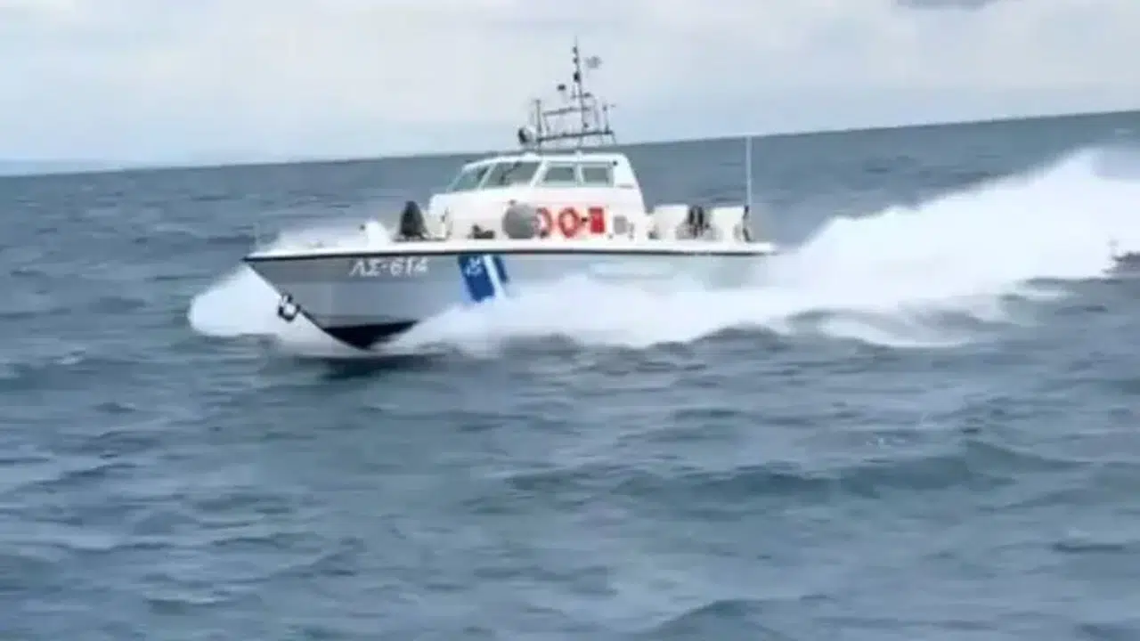 Ege'de inanılmaz kovalamaca! Türk balıkçı teknesini Yunan botunun üzerine sürdü