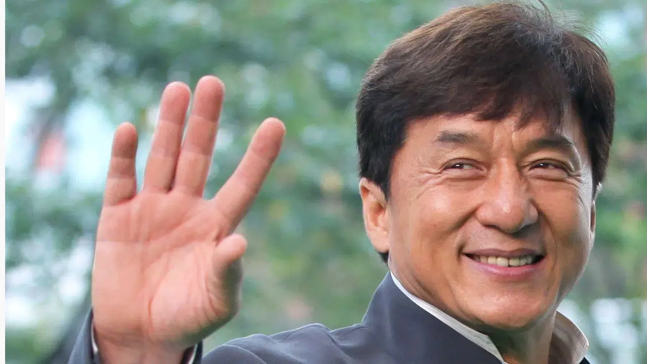 Jackie Chan hangi filmlerde oynadı? En iyi filmleri hangileri, hangi rolüyle öne çıktı, gişe rekoru kıran filmi hangisi?